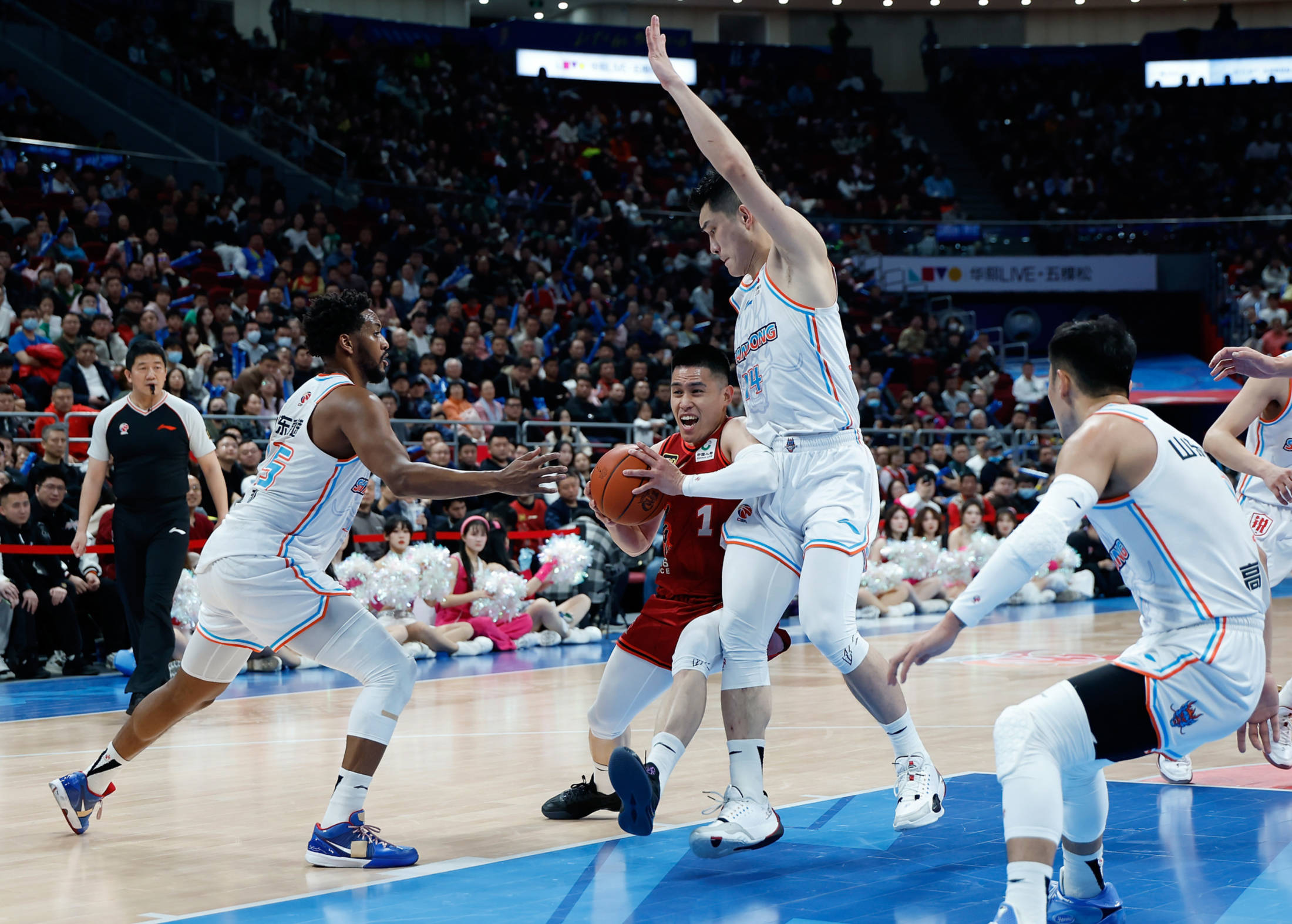 胶州韦德体育-辽宁男篮大胜山东男篮，实现全面反扑