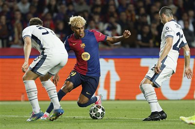 韦德体育官方网站-包含巴塞罗那队客场轻取三分，紧咬领头羊的词条