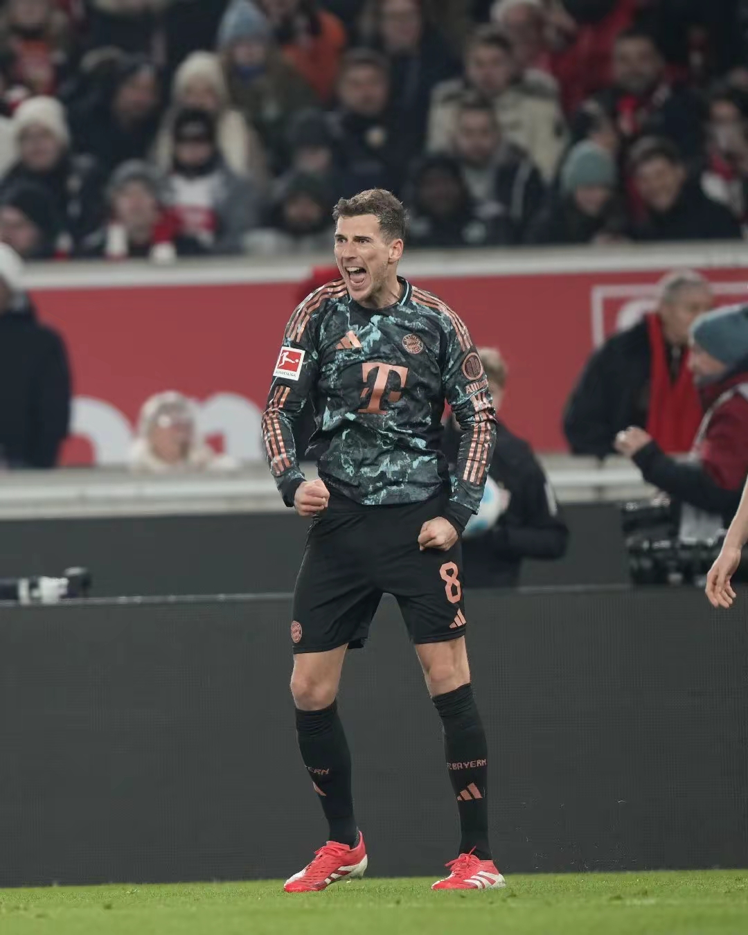 韦德体育官网入口-关于斯图加特客场惜平排名中游德甲战绩不俗展现实力的信息