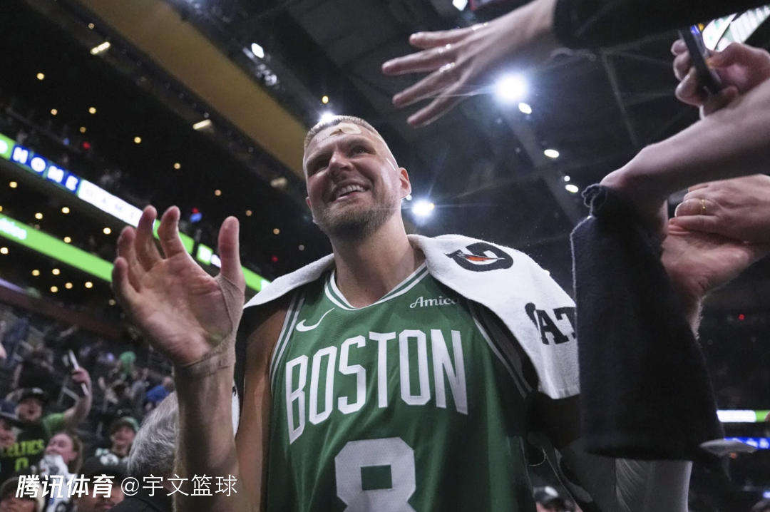 伟德体育平台官网-猛龙惨败骑士，凯尔·洛瓦尔全场最高25分