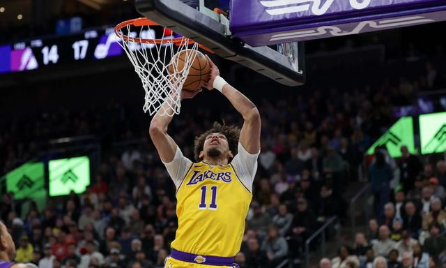 韦德体育平台官网-火箭主场击败湖人夺得胜利