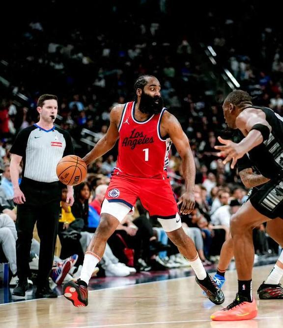 韦德博彩官网-快船击败太阳，连续豪取五连胜